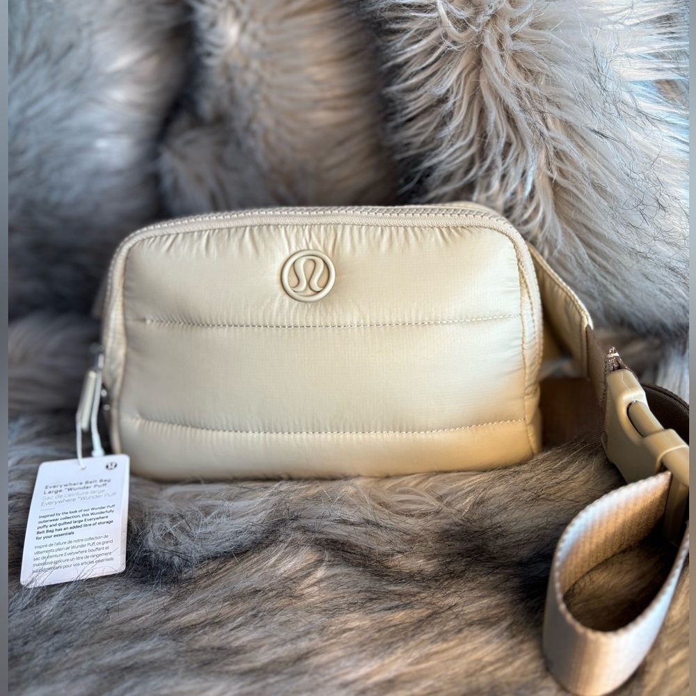 NWT Everywhere Belt Bag Large 2L
Wunder Puff *SOLD OUT*